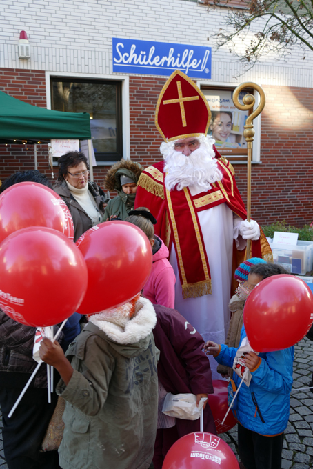 tl_files/standard/bilder/Aktivitaeten/Weihnachtsmarkt/Weihnachtsmarkt_2016_nikolaus.jpg